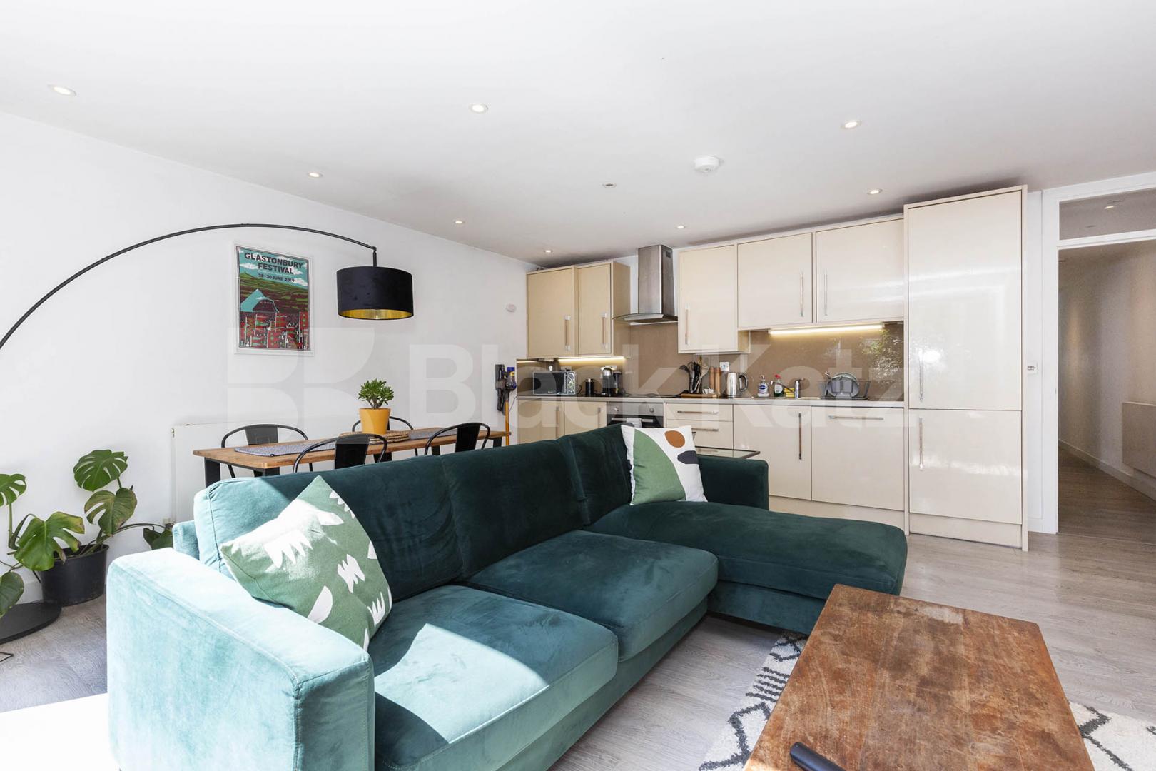 Bright 3 bedroom 2 bathroom property with large patio garden Avenue road, Seven Sisters